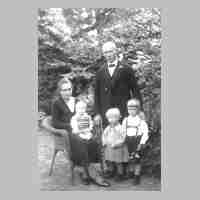 070-0043 Agnesenhof  -  Familie Wilhelm Eisbrenner mit ihren Kindern Alfred, Horst und Ursula.jpg